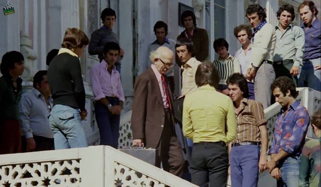 Film çekimlerinde deveden düşerek hayatını kaybetmişti: Kızı da babası kadar ünlüymüş! Binbir Gece dizisinde rol aldı 12